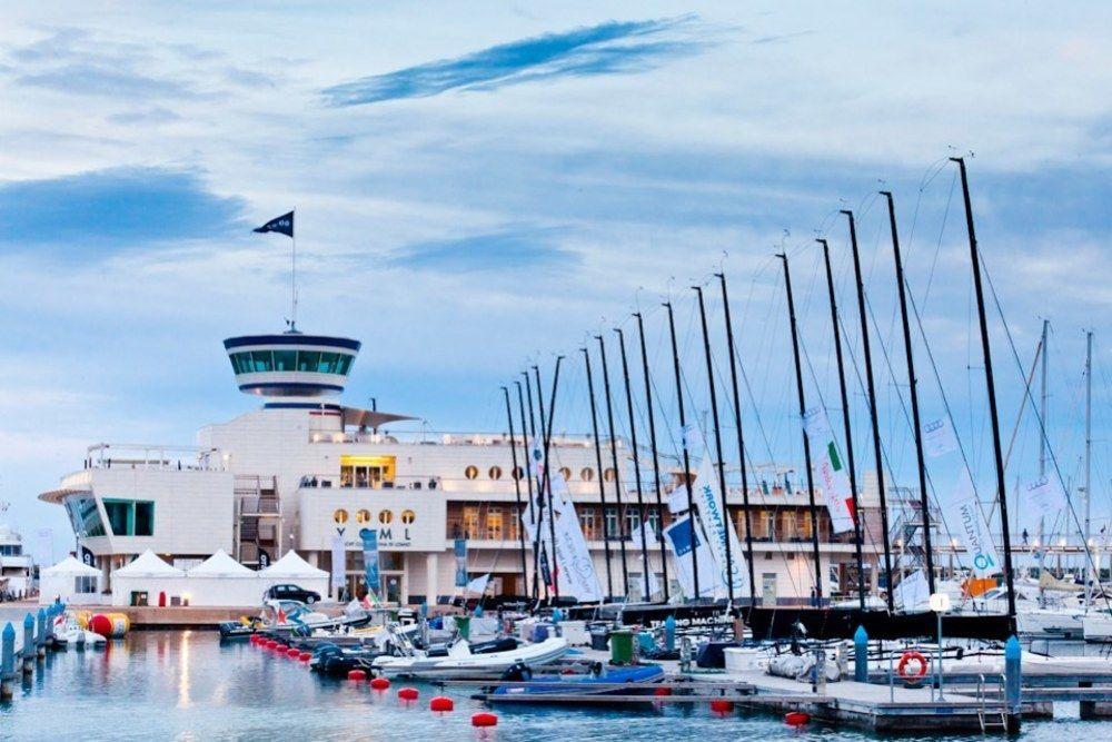 Готель Yacht Club Marina Di Лоано Екстер'єр фото