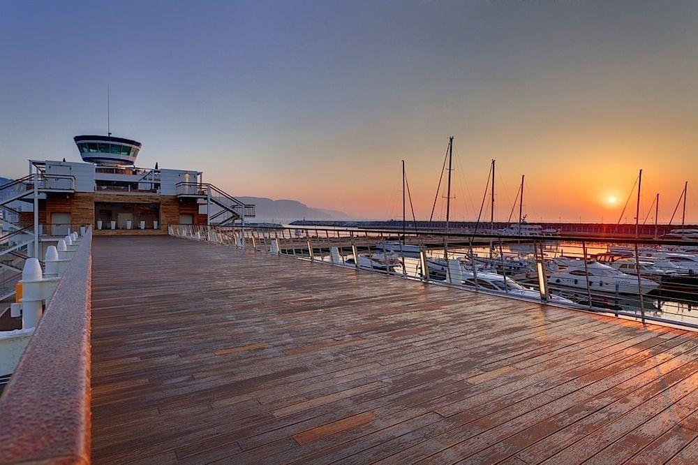 Готель Yacht Club Marina Di Лоано Екстер'єр фото
