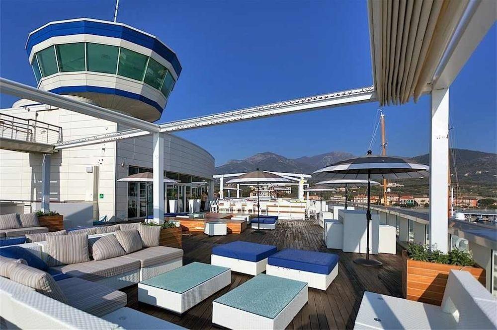 Готель Yacht Club Marina Di Лоано Екстер'єр фото