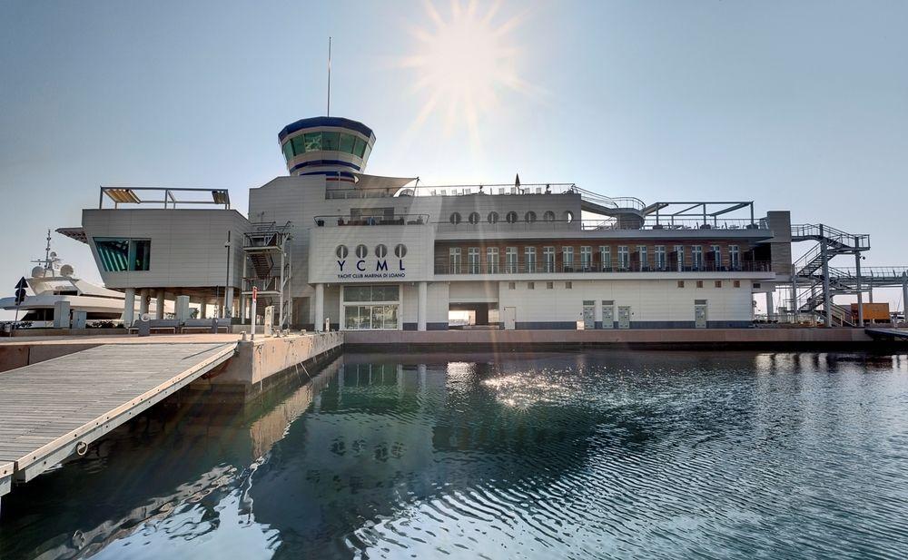 Готель Yacht Club Marina Di Лоано Екстер'єр фото