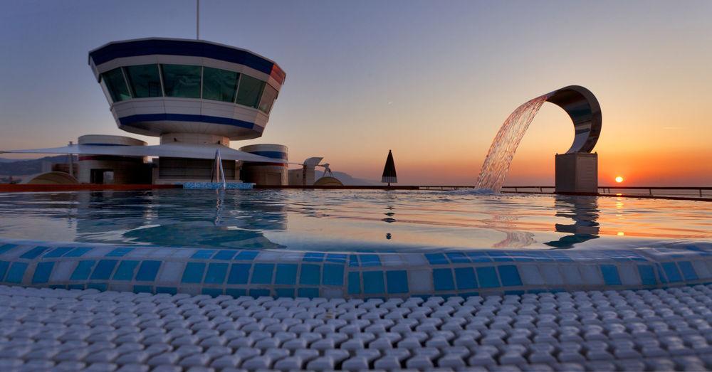 Готель Yacht Club Marina Di Лоано Екстер'єр фото