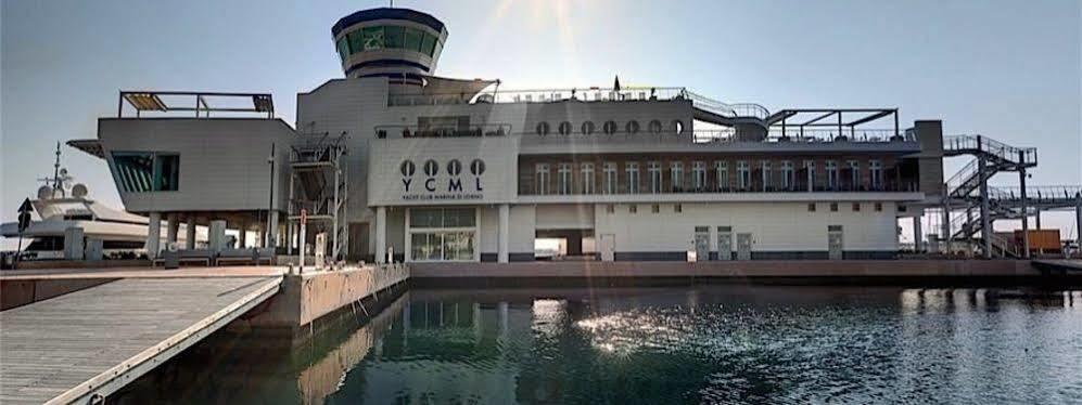Готель Yacht Club Marina Di Лоано Екстер'єр фото