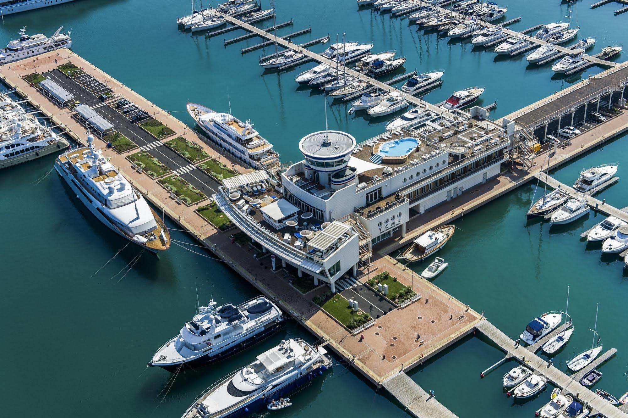 Готель Yacht Club Marina Di Лоано Екстер'єр фото