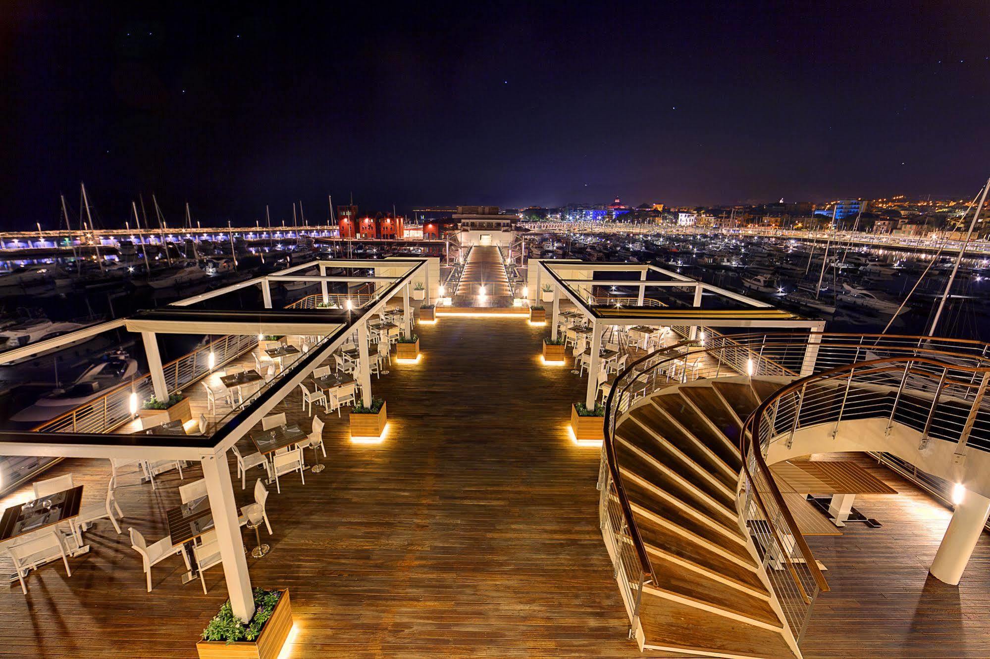 Готель Yacht Club Marina Di Лоано Екстер'єр фото